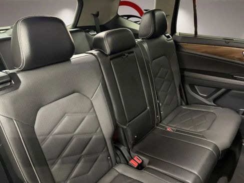 Used 2025 Volkswagen Atlas SE AWD/4WD image 18