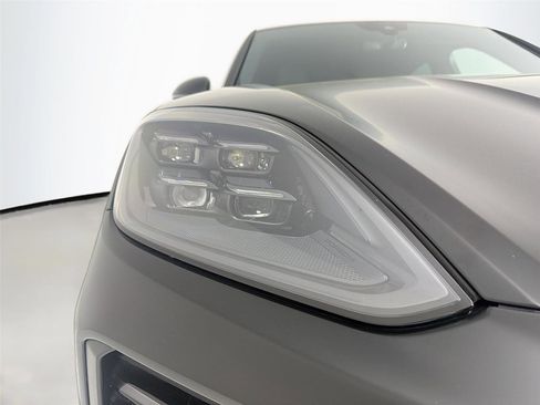 Used 2024 Porsche Cayenne Turbo GT AWD/4WD image 31