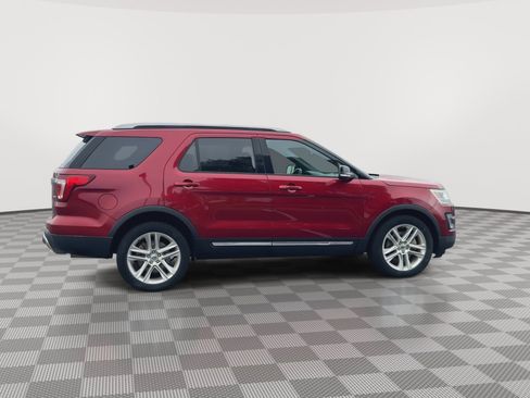 Used 2017 Ford Explorer XLT w/ Equipment Group 202A AWD/4WD image 9