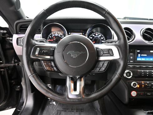 Used 2017 Ford Mustang GT RWD image 7