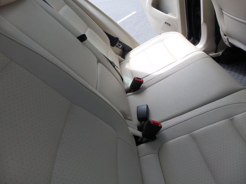 Used 2015 Volkswagen Tiguan SEL FWD image 43