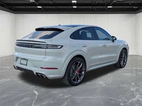 Used 2024 Porsche Cayenne S image 9