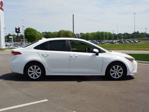Used 2020 Toyota Corolla LE FWD image 13