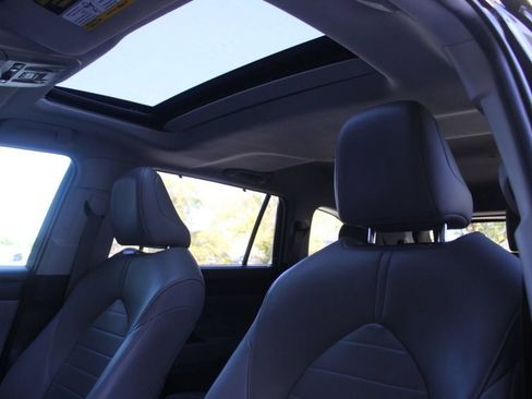 Used 2020 Toyota Highlander XLE FWD image 33