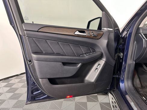 Used 2015 Mercedes-Benz GL 450 4MATIC image 25