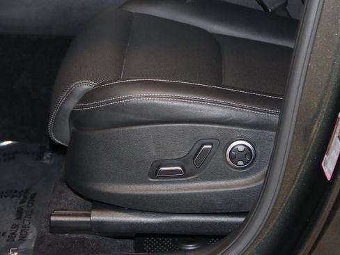 Used 2025 Genesis GV70 2.5T AWD/4WD image 35