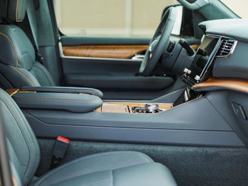 Used 2022 Jeep Grand Wagoneer Series II w/ Flexible Seating Group image 86