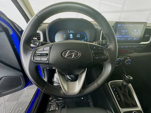 Used 2025 Hyundai Venue SEL FWD image 15