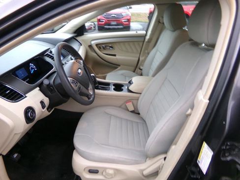 Used 2016 Ford Taurus SE FWD image 11