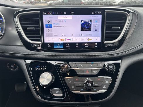 New 2026 Chrysler Pacifica Select image 16