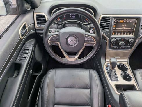 Used 2017 Jeep Grand Cherokee Limited image 19