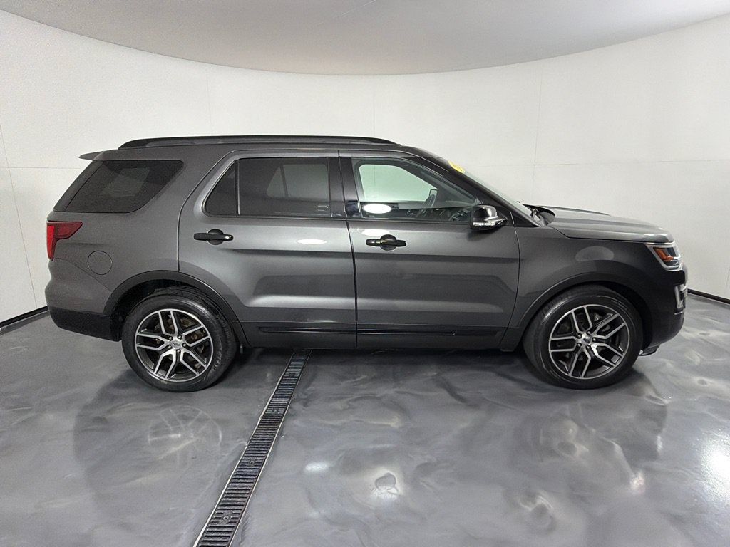 Used 2017 Ford Explorer Sport w/ Equipment Group 401A AWD/4WD image 4