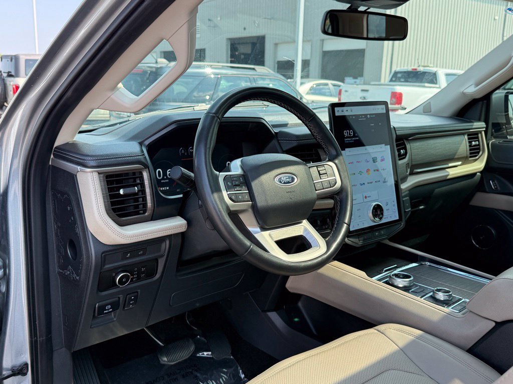 Used 2023 Ford Expedition Limited AWD/4WD image 4