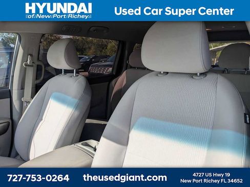 Used 2020 Kia Sedona L FWD image 3