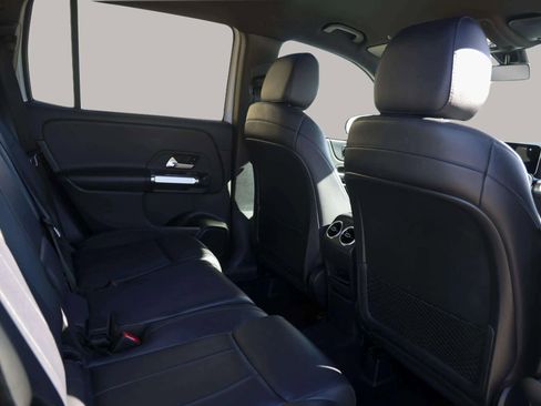 Used 2020 Mercedes-Benz GLB 250 4MATIC image 32