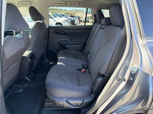 Certified 2024 Toyota Highlander LE image 33