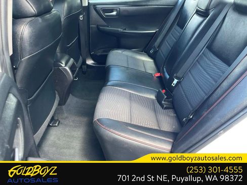 Used 2015 Toyota Camry SE FWD image 16