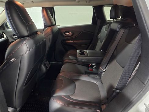 Used 2016 Jeep Cherokee Trailhawk w/ Cold Weather Group image 12