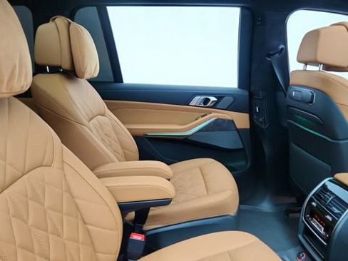 Used 2026 BMW X7 xDrive40i w/ M Sport Package AWD/4WD image 25