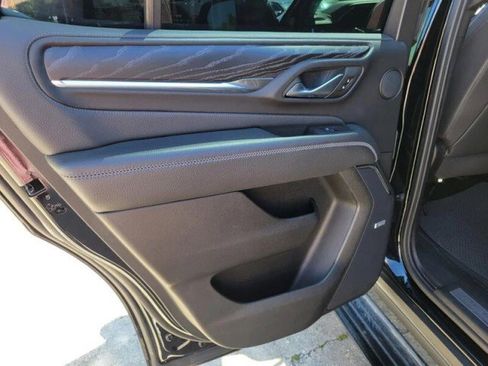 Used 2023 GMC Yukon Denali RWD image 32