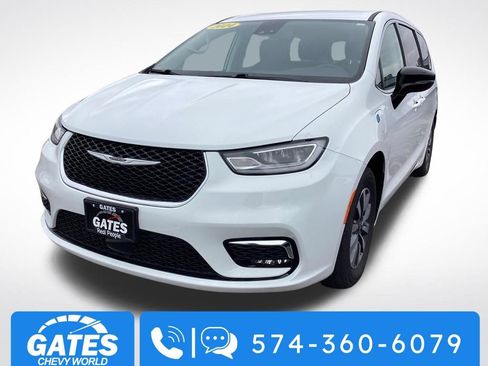 Used 2024 Chrysler Pacifica Select image 5