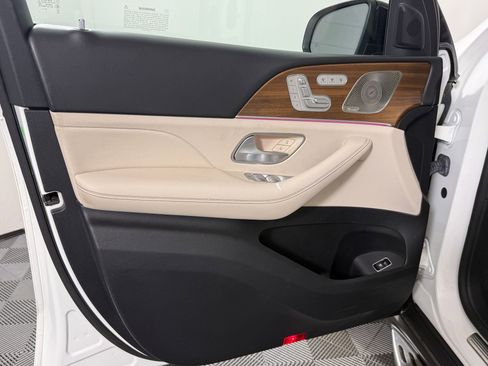 Used 2022 Mercedes-Benz GLS 450 4MATIC image 20