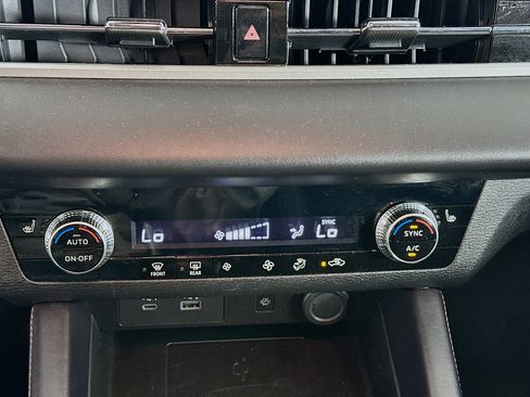 Used 2024 Mitsubishi Outlander SE image 22