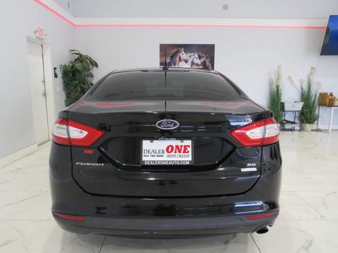 Used 2016 Ford Fusion SE w/ Equipment Group 202A FWD image 4