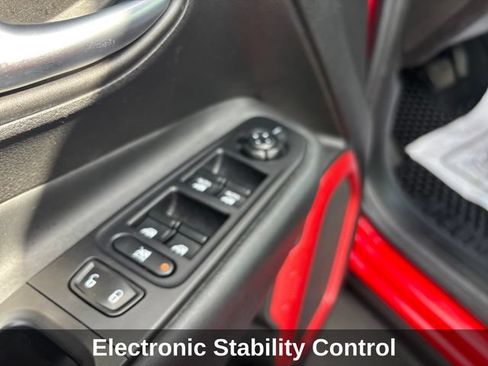 Used 2017 Jeep Renegade Trailhawk AWD/4WD image 13