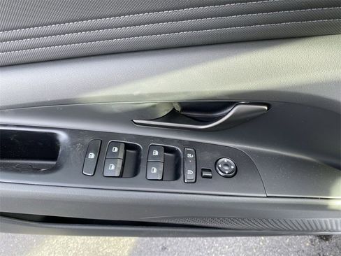 New 2025 Hyundai Elantra SEL image 13