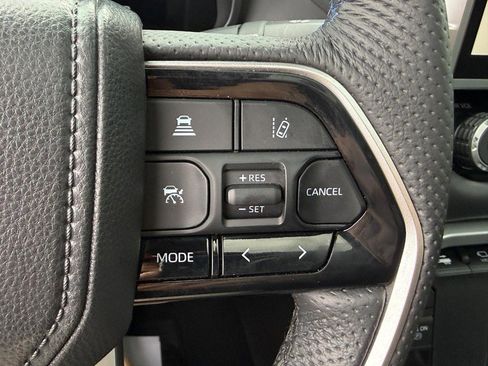 Used 2025 Toyota Tundra Platinum AWD/4WD image 22