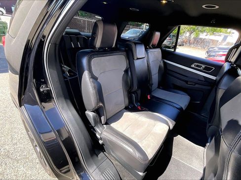 Used 2017 Ford Explorer XLT w/ Equipment Group 202A FWD image 25