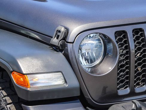 Used 2020 Jeep Gladiator Sport w/ Auxiliary Switch Group AWD/4WD image 4