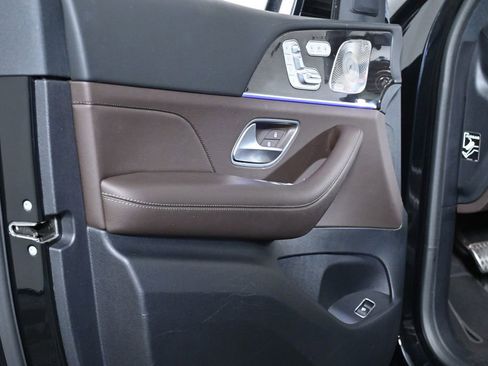 Used 2022 Mercedes-Benz GLS 450 4MATIC image 35