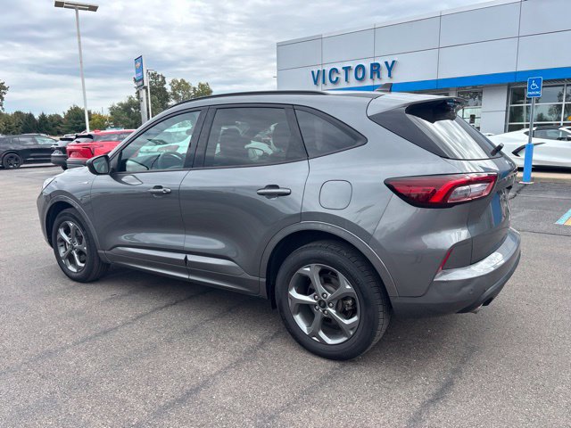 Used 2023 Ford Escape ST-Line w/ Tech Pack #1 AWD/4WD image 3