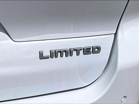 Used 2025 Jeep Grand Cherokee L Limited w/ Luxury Tech Group II AWD/4WD image 10