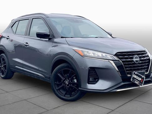 Used 2022 Nissan Kicks SR w/ Premium Package FWD image 3