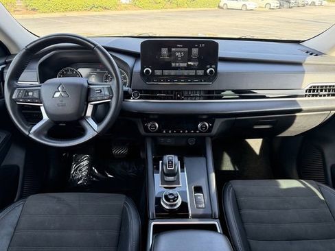 Used 2023 Mitsubishi Outlander SE AWD/4WD image 18