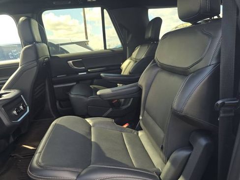 Used 2025 Ford Expedition Max Platinum w/ Stealth Appearance Package AWD/4WD image 5