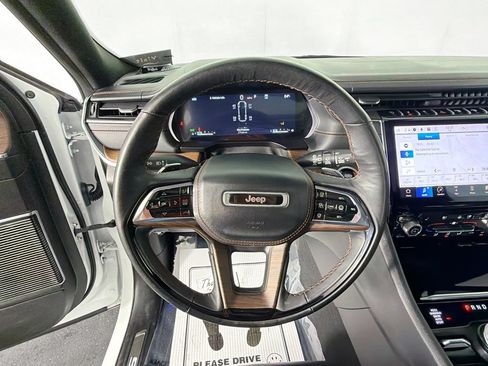 Used 2023 Jeep Grand Cherokee L Summit w/ Rear Seat Video Group I AWD/4WD image 11