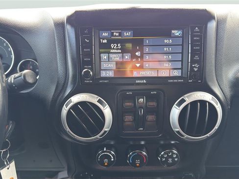 Used 2014 Jeep Wrangler Unlimited Rubicon w/ Connectivity Group AWD/4WD image 24