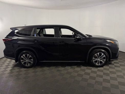 Used 2024 Toyota Highlander XLE image 10