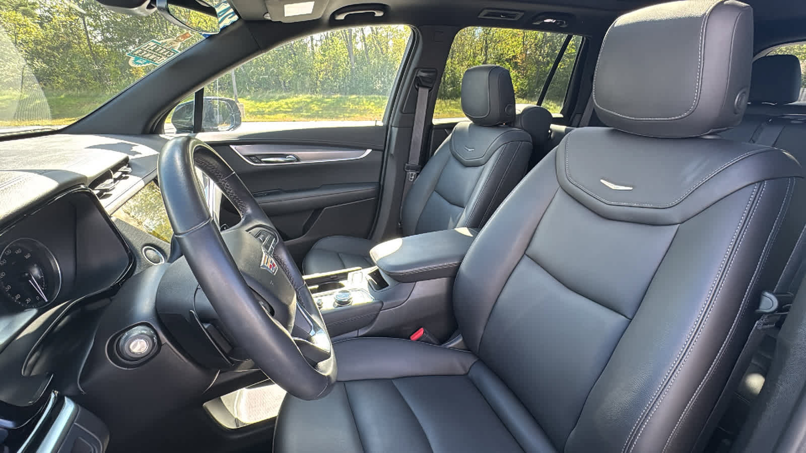 Used 2024 Cadillac XT6 Luxury w/ LPO, Floor Liner Package AWD/4WD image 8