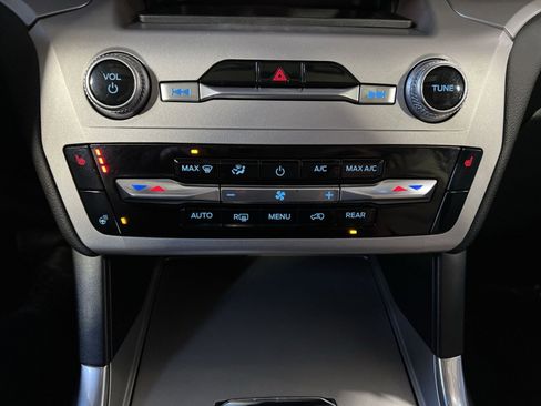 Used 2022 Ford Explorer XLT w/ Equipment Group 202A image 21