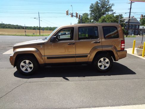 Used 2012 Jeep Liberty Sport AWD/4WD image 3