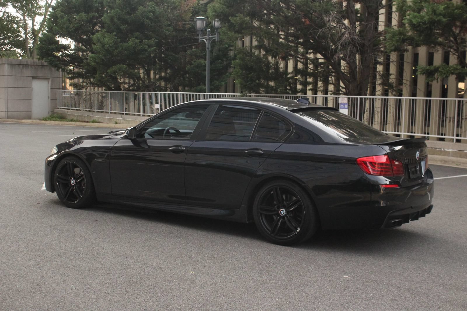 Used 2014 BMW 550i xDrive Sedan AWD/4WD image 9