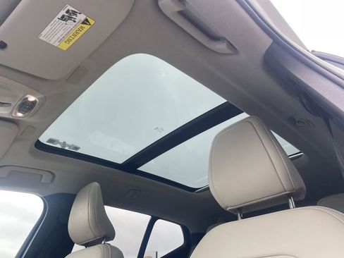 Used 2020 Volvo XC40 T5 Momentum image 23