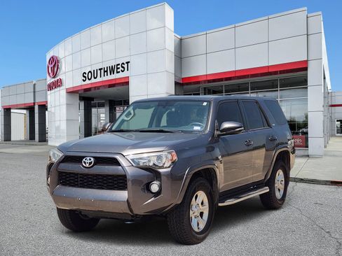 Used 2018 Toyota 4Runner SR5 Premium AWD/4WD image 2