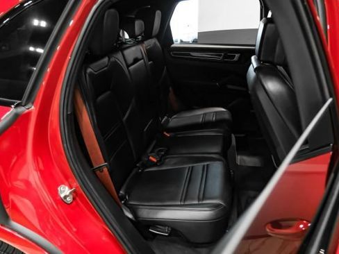Used 2021 Porsche Cayenne AWD/4WD image 34