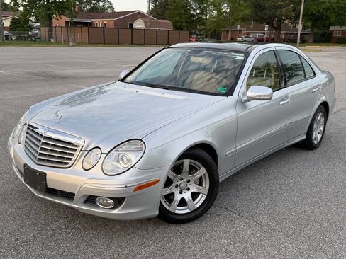 Used 2008 Mercedes-Benz E 320 BlueTEC Sedan image 2